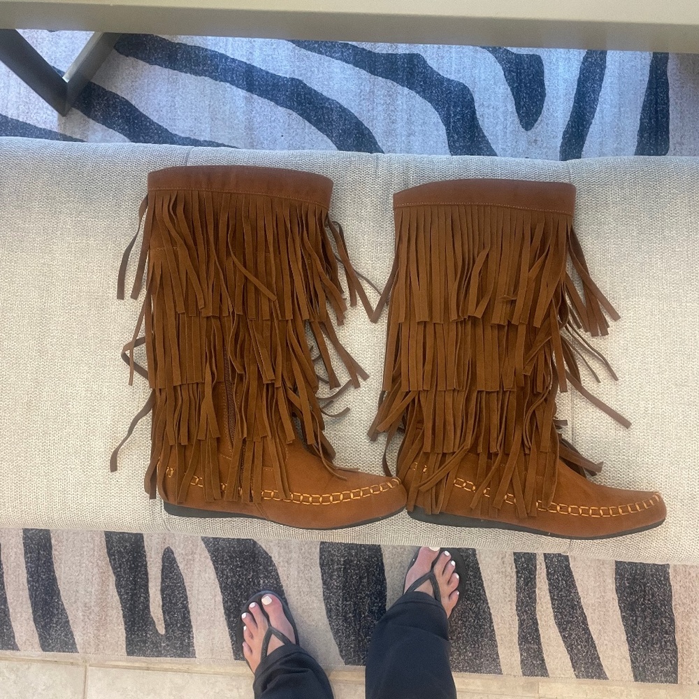 REALLY COOL FAUX SUEDE FRINGED MOCCASIN  BOOTS  7.5